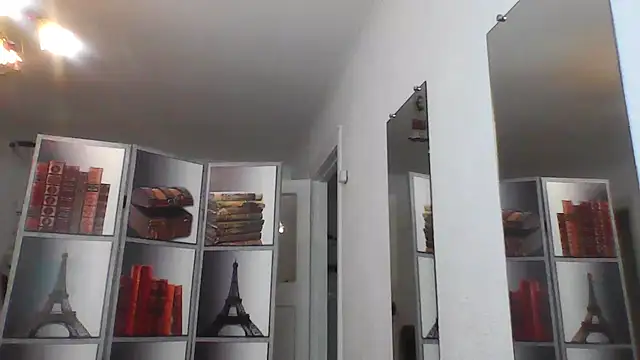 Selena Moo online show from 06-18-26, 09:14