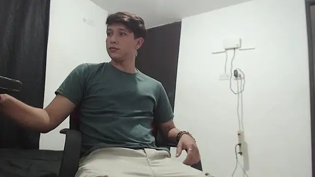 Snapshot of Lucifeeeer_666 chatting on 03-20-26, 07:08 Lucifeeeer 666 online show from 03-20-26, 07:08