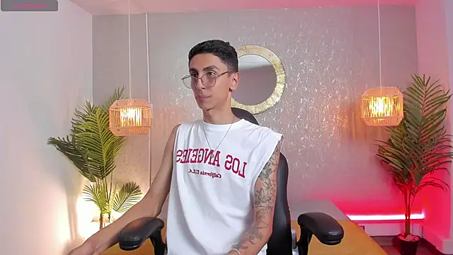 Snapshot of Gio_carangi chatting on 05-20-26, 04:40 Gio carangi online show from 05-20-26, 04:40