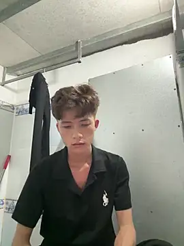 Nguyencuong1999 online show from 04-24-26, 04:48