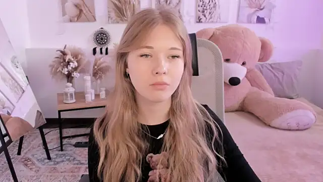 LunasFrost online show from 04-08-26, 08:14