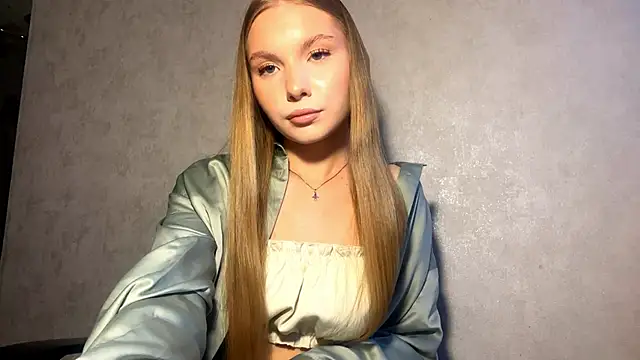 CarolineNine online show from 04-18-26, 03:27