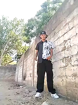 Snapshot of spittermasterpig1 chatting on 03-27-26, 02:06 spittermasterpig1 online show from 03-27-26, 02:06