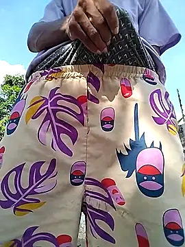 Snapshot of spittermasterpig1 chatting on 03-29-26, 08:42 spittermasterpig1 online show from 03-29-26, 08:42