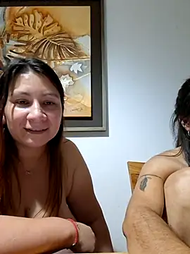 Snapshot of Gia-and-Lara chatting on 04-09-26, 12:32 Gia-and-Lara online show from 04-09-26, 12:32