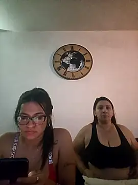 Snapshot of Gia-and-Lara chatting on 04-18-26, 05:39 Gia-and-Lara online show from 04-18-26, 05:39