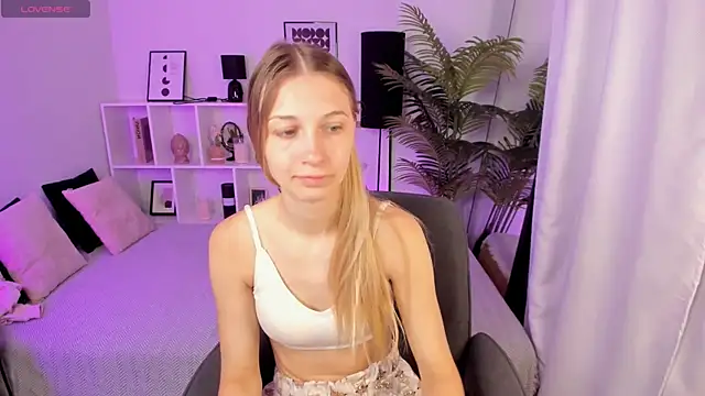Snapshot of LauraPurr chatting on 06-09-26, 06:58 LauraPurr online show from 06-09-26, 06:58