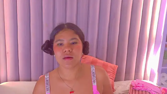 AhslyEvans   online show from 06-11-26, 12:32