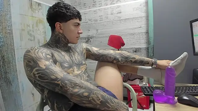 Snapshot of Gury_tattoo chatting on 05-11-26, 07:22 Gury tattoo online show from 05-11-26, 07:22