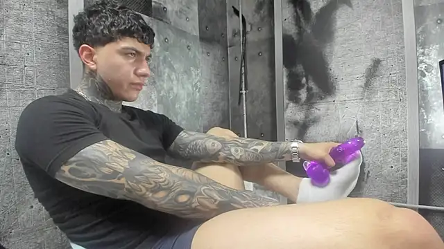 Snapshot of Gury_tattoo chatting on 05-15-26, 07:21 Gury tattoo online show from 05-15-26, 07:21