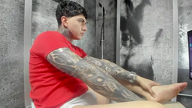Snapshot of Gury_tattoo chatting on 05-16-26, 04:06 Gury tattoo online show from 05-16-26, 04:06