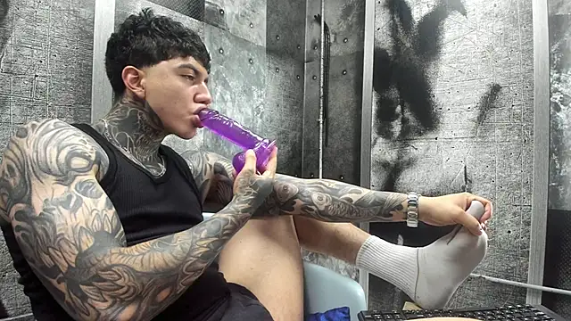 Snapshot of Gury_tattoo chatting on 05-27-26, 07:11 Gury tattoo online show from 05-27-26, 07:11
