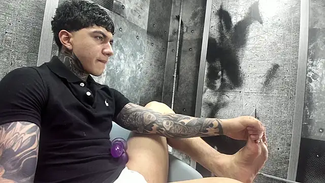 Snapshot of Gury_tattoo chatting on 05-29-26, 08:18 Gury tattoo online show from 05-29-26, 08:18