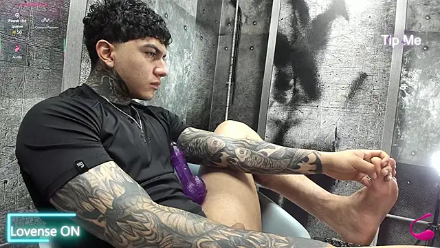 Snapshot of Gury_tattoo chatting on 05-30-26, 04:59 Gury tattoo online show from 05-30-26, 04:59