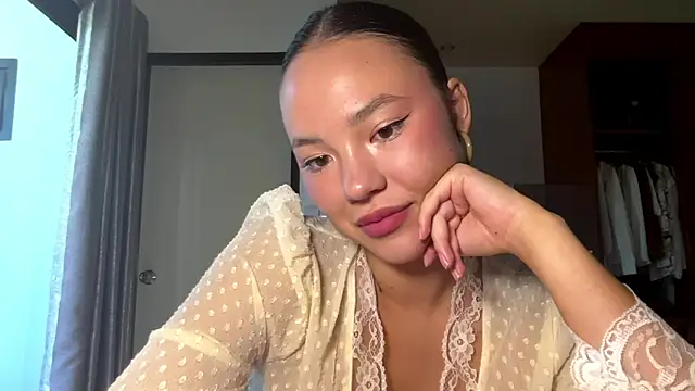 Snapshot of kamila_18_french chatting on 03-29-26, 05:18 kamila 18 french online show from 03-29-26, 05:18