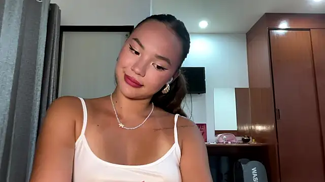 Snapshot of kamila_18_french chatting on 04-02-26, 02:15 kamila 18 french online show from 04-02-26, 02:15