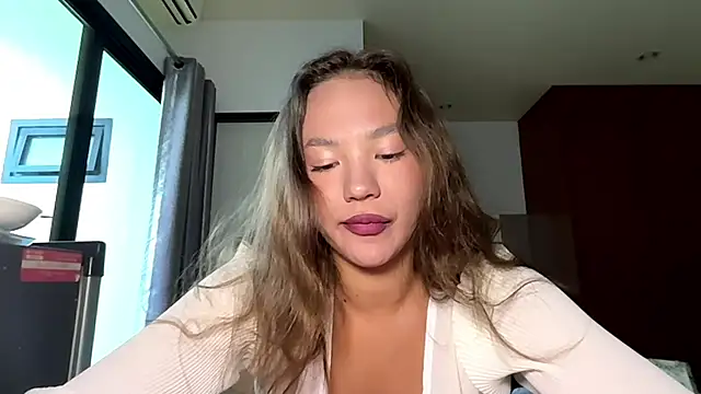 Snapshot of kamila_18_french chatting on 04-19-26, 05:07 kamila 18 french online show from 04-19-26, 05:07