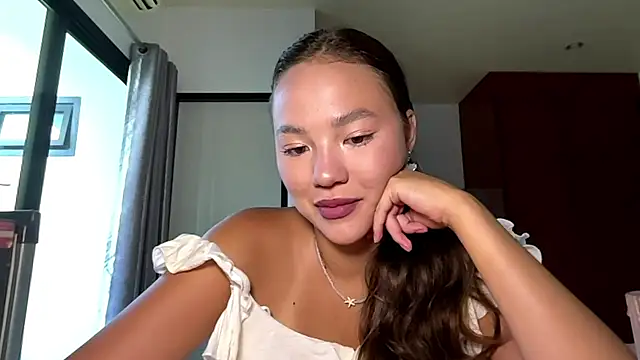 Snapshot of kamila_18_french chatting on 04-20-26, 05:10 kamila 18 french online show from 04-20-26, 05:10