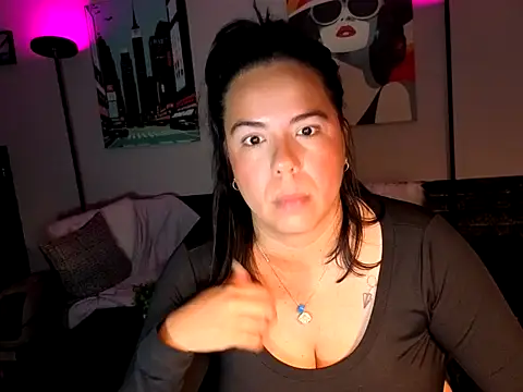 Snapshot of HannaJonns chatting on 05-01-26, 12:43 HannaJonns online show from 05-01-26, 12:43