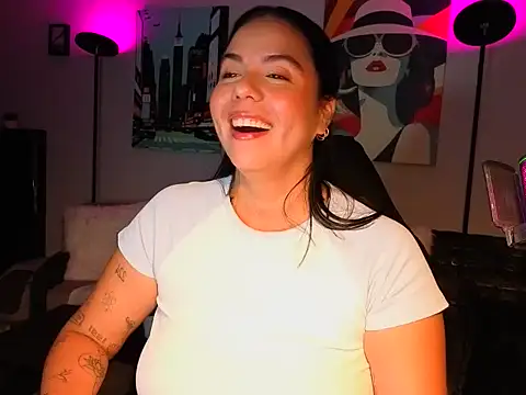 Snapshot of HannaJonns chatting on 06-19-26, 04:39 HannaJonns online show from 06-19-26, 04:39