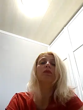 Snapshot of MiaLove183 chatting on 06-07-26, 08:29 MiaLove183 online show from 06-07-26, 08:29