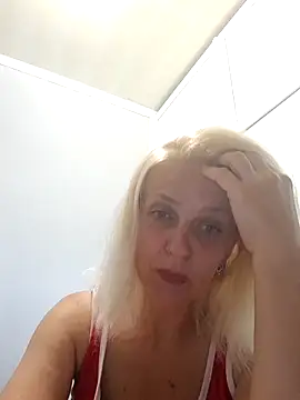 Snapshot of MiaLove183 chatting on 07-16-26, 01:39 MiaLove183 online show from 07-16-26, 01:39
