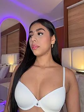 Snapshot of Rossie_Blooms chatting on 06-19-26, 02:16 Rossie Blooms online show from 06-19-26, 02:16