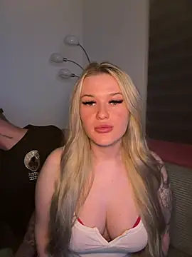 tiiffyy online show from 04-14-26, 07:42