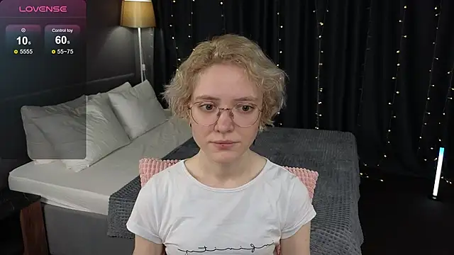 Snapshot of HottoKori chatting on 05-12-26, 05:37 HottoKori online show from 05-12-26, 05:37