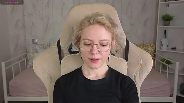 Snapshot of HottoKori chatting on 05-17-26, 12:08 HottoKori online show from 05-17-26, 12:08
