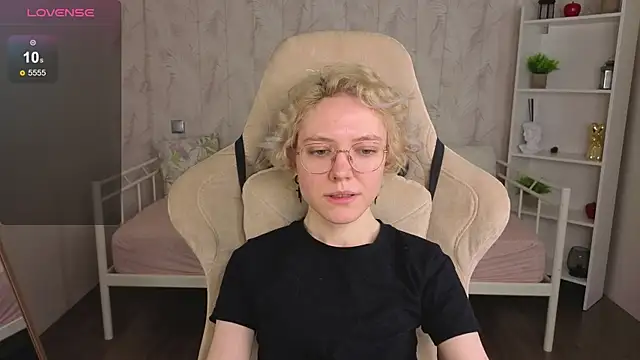 Snapshot of HottoKori chatting on 05-25-26, 05:46 HottoKori online show from 05-25-26, 05:46
