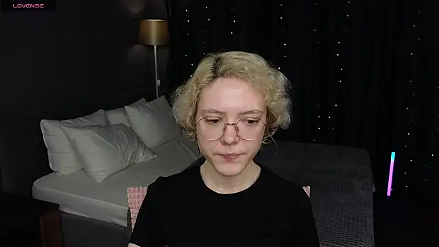 Snapshot of HottoKori chatting on 06-03-26, 05:32 HottoKori online show from 06-03-26, 05:32