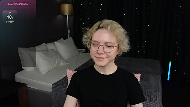 Snapshot of HottoKori chatting on 06-04-26, 05:35 HottoKori online show from 06-04-26, 05:35