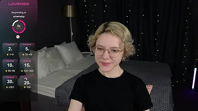 Snapshot of HottoKori chatting on 06-12-26, 05:39 HottoKori online show from 06-12-26, 05:39