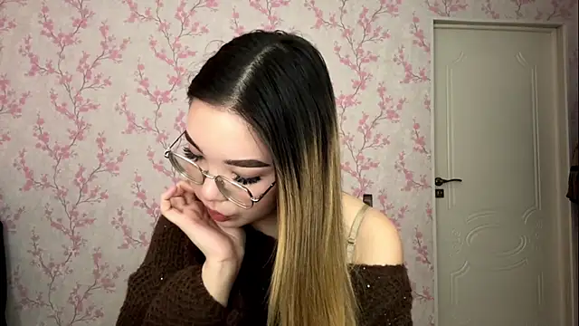 MadeleneStoesz online show from 03-27-26, 10:04