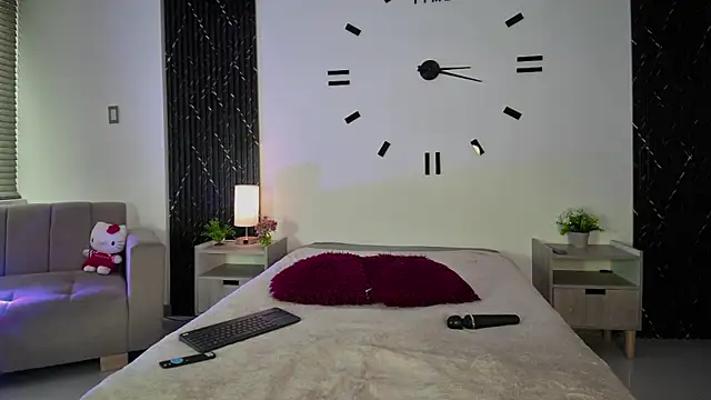 Snapshot of aurora_petitee chatting on 06-06-26, 01:27 aurora petitee online show from 06-06-26, 01:27