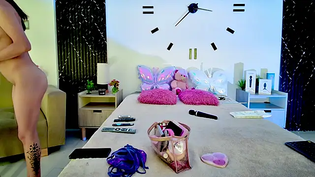 Snapshot of aurora_petitee chatting on 06-18-26, 01:26 aurora petitee online show from 06-18-26, 01:26