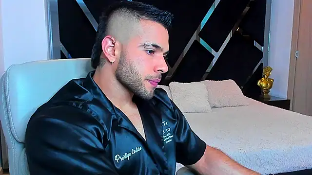 Snapshot of Raytorres chatting on 05-14-26, 07:42 Raytorres online show from 05-14-26, 07:42