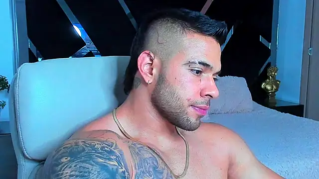 Snapshot of Raytorres chatting on 05-31-26, 02:02 Raytorres online show from 05-31-26, 02:02