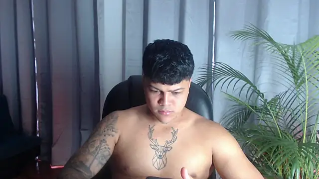 Snapshot of Pedro_x777 chatting on 06-25-26, 04:00 Pedro x777 online show from 06-25-26, 04:00