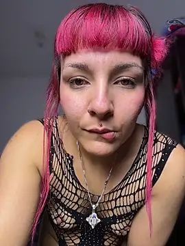 Snapshot of Amelie-RedHoney chatting on 07-05-26, 07:15 Amelie-RedHoney online show from 07-05-26, 07:15