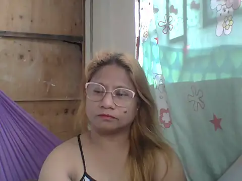 Snapshot of PinayChristine chatting on 05-02-26, 02:27 PinayChristine online show from 05-02-26, 02:27
