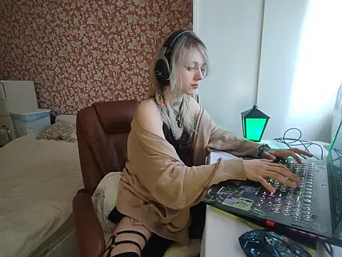 Snapshot of StijenaHunt chatting on 04-21-26, 01:17 StijenaHunt online show from 04-21-26, 01:17