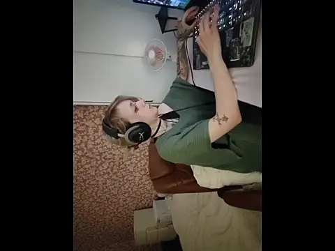 Snapshot of StijenaHunt chatting on 05-01-26, 02:32 StijenaHunt online show from 05-01-26, 02:32