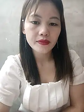 Snapshot of meg_06 chatting on 05-10-26, 01:44 meg 06 online show from 05-10-26, 01:44