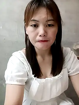 Snapshot of meg_06 chatting on 05-10-26, 02:11 meg 06 online show from 05-10-26, 02:11