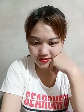 Snapshot of meg_06 chatting on 05-21-26, 05:09 meg 06 online show from 05-21-26, 05:09