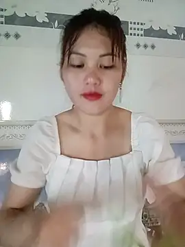 Snapshot of meg_06 chatting on 05-24-26, 01:43 meg 06 online show from 05-24-26, 01:43