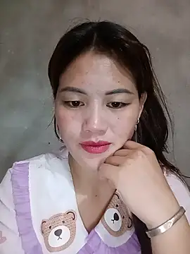 Snapshot of meg_06 chatting on 06-19-26, 01:32 meg 06 online show from 06-19-26, 01:32