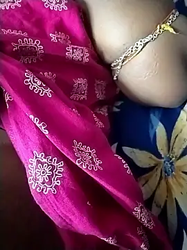 Snapshot of deshi_girl_2007 chatting on 04-12-26, 12:26 deshi girl 2007 online show from 04-12-26, 12:26